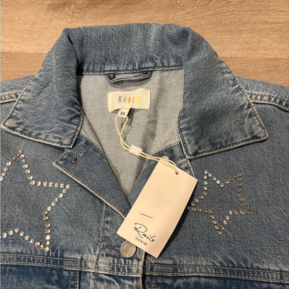 NWT Rails RHINESTONE STAR LIGHT WASH BOYFRIEND TRUCKER DENIM JEAN JACKET - Picture 4 of 5
